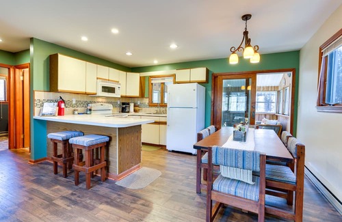 Lackawaxen Cabina | Rustic Masthope Mountain Retreat w/ Private Sauna!