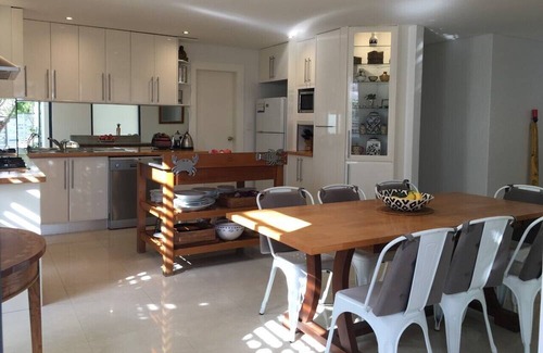 Manly Casa | Manly Beach surf and ocean view modern home-close walk surf beach, ferry, shops.