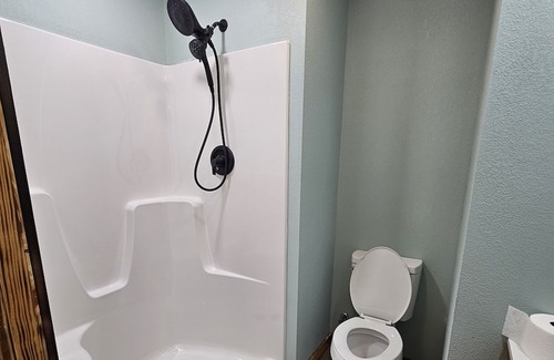 Matewan Cabina | NEW BUILD - Close to Hatfield Mccoy TRAILS - Sleeps 6 - Clay's Bear Cave