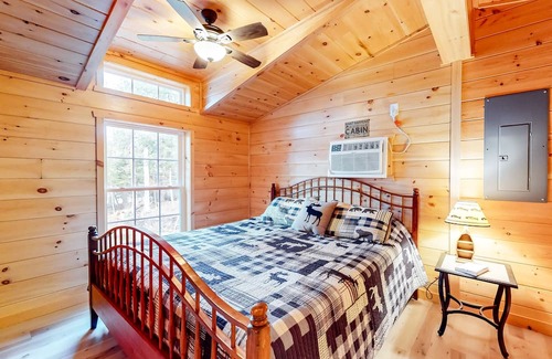 Long Lake Casa | Tree-lined lakefront cottage close to marina with partial AC - dog-friendly