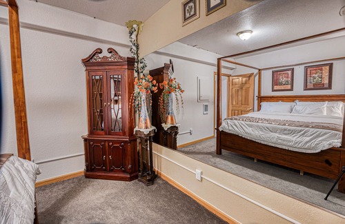 Thornton Casa | Private Basement by Outlet/Golf Course/East Lake