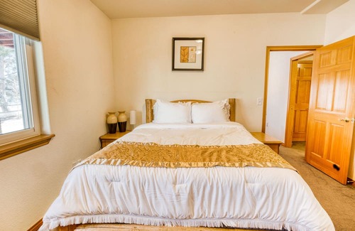 Thornton Casa | Private Basement by Outlet/Golf Course/East Lake