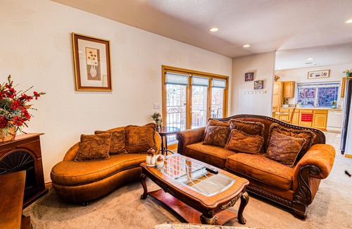 Thornton Casa | Private Basement by Outlet/Golf Course/East Lake
