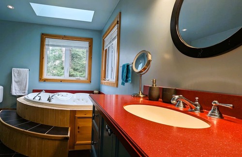 Rideau Lakes Cabaña | Private Family Friendly Waterfront House on Pristine Lake with Hot Tub & Sauna