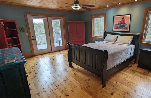 Rideau Lakes Cabaña | Private Family Friendly Waterfront House on Pristine Lake with Hot Tub & Sauna