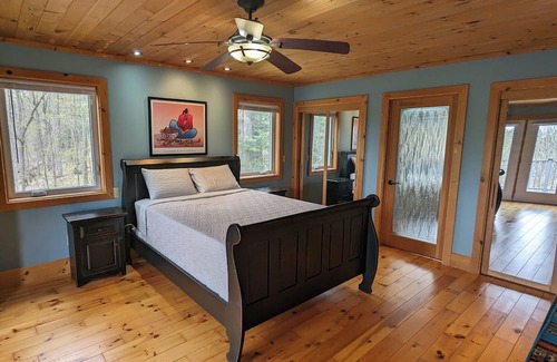 Rideau Lakes Cabaña | Private Family Friendly Waterfront House on Pristine Lake with Hot Tub & Sauna