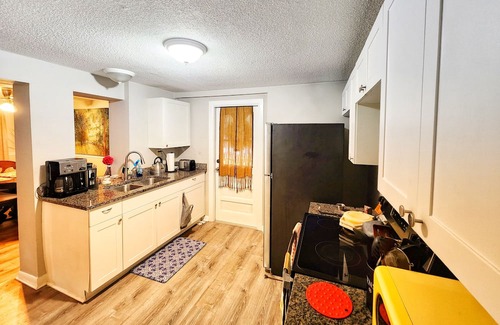 Zephyrhills Casa | Single family home in Zephyrhills. Semi-furnished.
