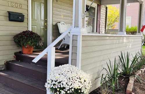 Lansing Casa | Central, Westside 4BD/2BT home with Huge extra lot. Pet Friendly. Long-term only