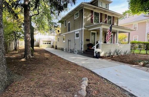Lansing Casa | Central, Westside 4BD/2BT home with Huge extra lot. Pet Friendly. Long-term only