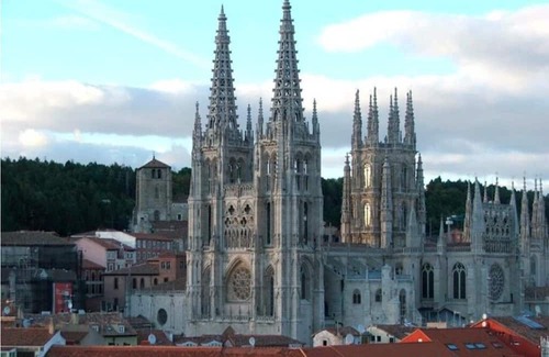 Burgos Apartamento | Rozando LA Catedral- 4 Plazas