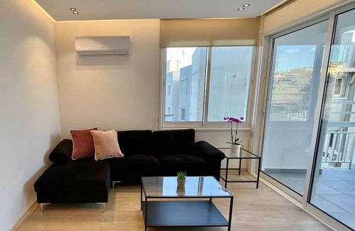Neapolis Apartamento | Amathus Modern Beachfront Flat
