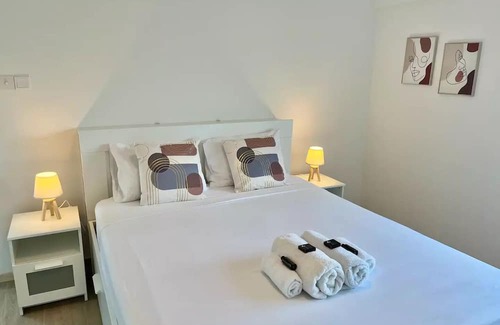Neapolis Apartamento | Amathus Modern Beachfront Flat