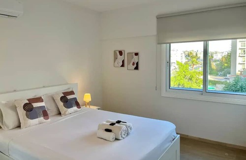 Neapolis Apartamento | Amathus Modern Beachfront Flat