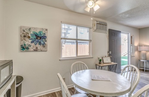 Raisin Apartamento | Sunlit Fresno Apartment: 4 Mi to Old Town Clovis!