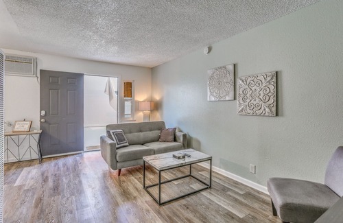 Raisin Apartamento | Sunlit Fresno Apartment: 4 Mi to Old Town Clovis!