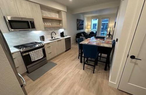 East Village Apartamento | LUX Walk Conv Ctr Free Park Wi-Fi, EV Pool Gym C