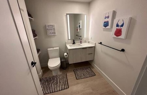 East Village Apartamento | LUX Walk Conv Ctr Free Park Wi-Fi, EV Pool Gym C