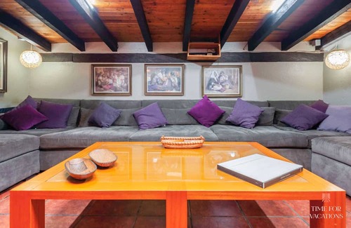 Avándaro Casa | NEW! Impressive Home, Heated Pool, 2 Hot Tubs, BBQ