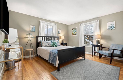 North Andover Casa | "Charming Retreat: Home Away from Home in one of New England's Oldest Towns"