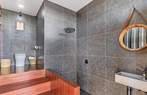 Alice Casa | The Clarence ~ Romantic Luxury accommodation in Alice NSW
