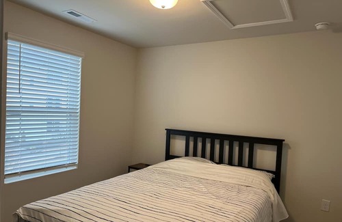 East Raleigh Casa | 10-12 min. from Downtown, Wake Med, NCSU. Close to Research Triangle & Airport.