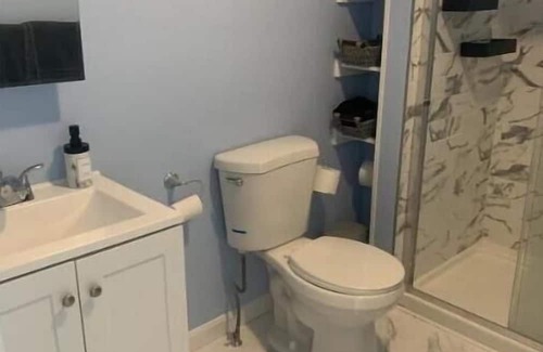 Randolph Apartamento | Cozy 2-bedroom apartment, New bathroom, New kitchen, washer and dryer in unit.