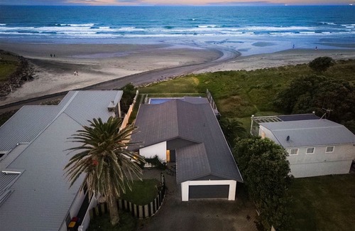 Waihi Beach Casa | ALL THE 3'S @ NUMBER 3