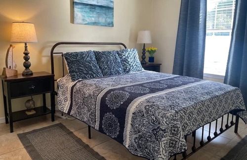 Fort Walton Beach - Destin Casa | Pet Friendly, Outdoor Living, Heatable Pool & Spa, Walk To Beach