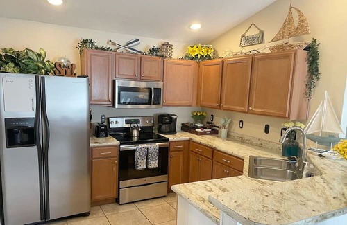 Fort Walton Beach - Destin Casa | Pet Friendly, Outdoor Living, Heatable Pool & Spa, Walk To Beach