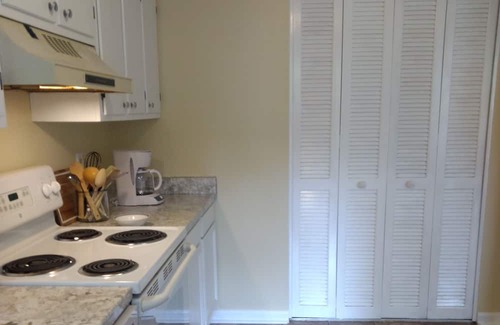 Rosewood Condominio | 2 Bdrm Condo w/in 10 min from USC, Downtown Columbia, Ft Jackson, VA hospital