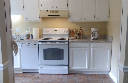 Rosewood Condominio | 2 Bdrm Condo w/in 10 min from USC, Downtown Columbia, Ft Jackson, VA hospital