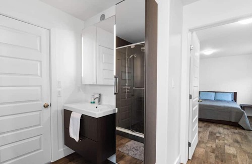 Cannifton Casa | *Elegant 4BR Family Home* by *Prince Edward Area*