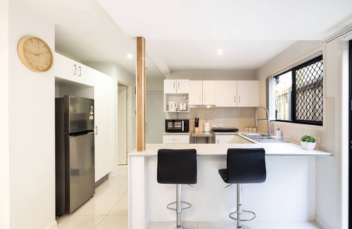 Sunnybank Apartamento | Entire 1 Bedroom Place, Restaurants and Train! 21441O