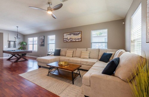 Wetmore Casa | Luxury Home with Hot-Tub & Patio by 6Flags & Seaworld