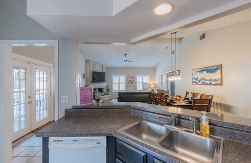 North San Antonio - SAT Casa | Beautiful House with Pool, Games & Relaxing Covered Patio