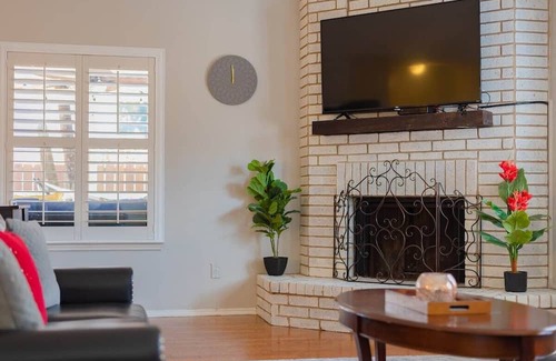 North San Antonio - SAT Casa | Beautiful House with Pool, Games & Relaxing Covered Patio