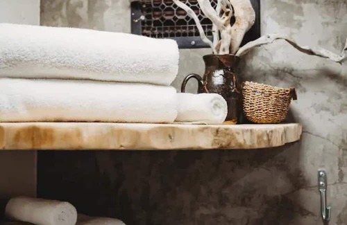 Twin Falls Casa | The Artdoorsy UnCommons - SPA & Fireside