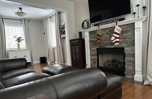 Saratoga Springs Casa | The Gray Horse. Cozy and inviting home in the center of everything Saratoga!