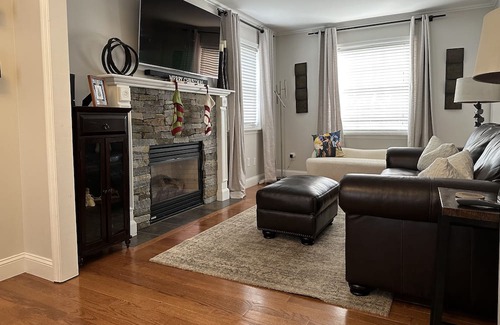 Saratoga Springs Casa | The Gray Horse. Cozy and inviting home in the center of everything Saratoga!