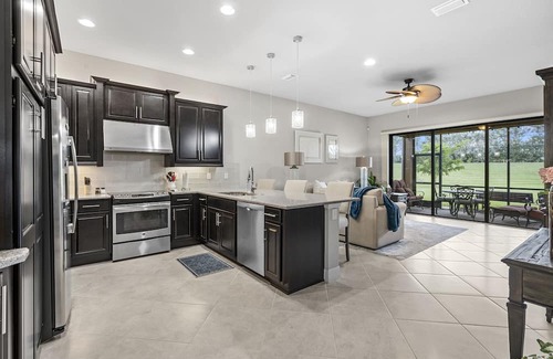 Arborwood Villa | Beautiful Villa 2 Bed 2 Bath and Den in the resort community of Marina Bay