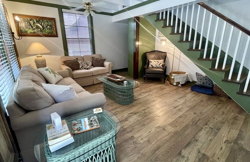 Steinhatchee Cabaña | Orange Blossom Cottage with Creekside Gazebo!