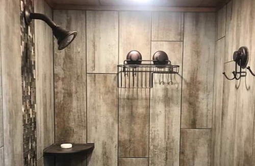 Lindon Casa | Rustic Cabin Tiny Home at Marina