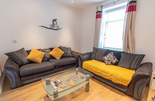 Cwmcarn Casa | Scenic Roots - 3 Bedroom Vacation Home