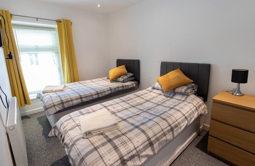 Cwmcarn Casa | Scenic Roots - 3 Bedroom Vacation Home