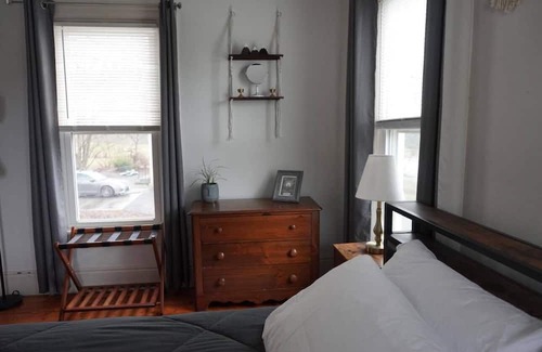 Williamstown Apartamento | Quiet Williamstown apartment close to downtown. 20 Min to Jiminy Peak!