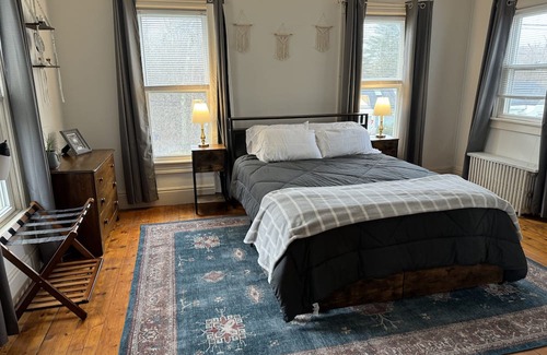 Williamstown Apartamento | Quiet Williamstown apartment close to downtown. 20 Min to Jiminy Peak!