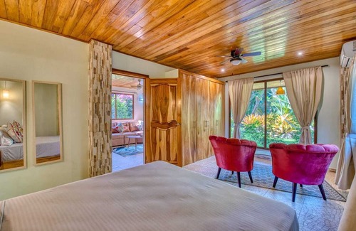 Puerto Viejo de Talamanca Apartamento | lazy parrots' luxury apartment#1: ✔pool ✔beach path✔breakfast