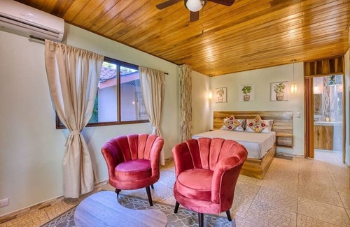 Puerto Viejo de Talamanca Apartamento | lazy parrots' luxury apartment#1: ✔pool ✔beach path✔breakfast