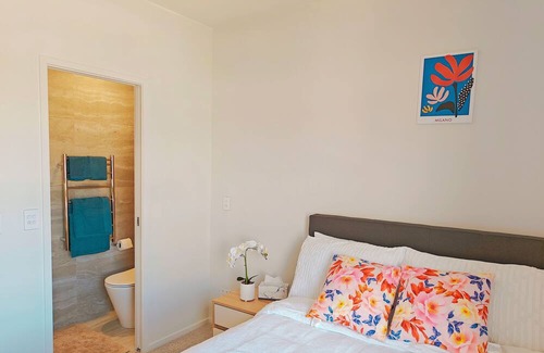 Grey Lynn Casa | Brand new townhouse with garden and free parking