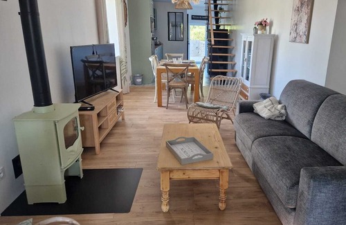 Ceyzerieu Casa | Maison Bohème Avec Bain Nordique. Vélo et Table de Ping-pong. Animaux Bienvenus